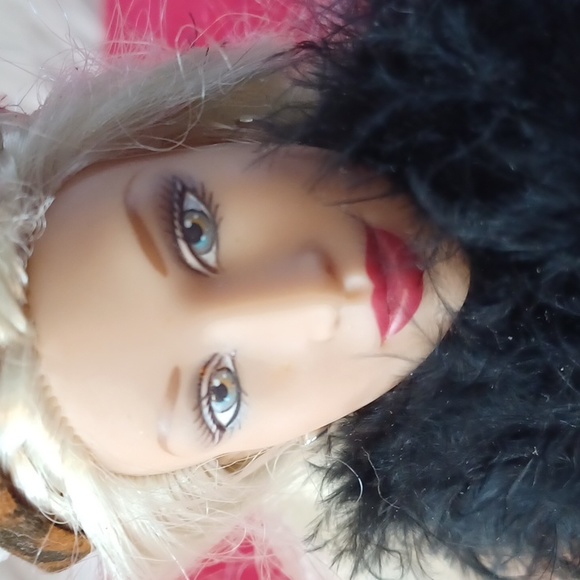 Elle Walk on the Wild Side - Picture 2 of 13